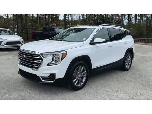 Certified 2024 GMC Terrain SLT w/ Infotainment Package II image 4