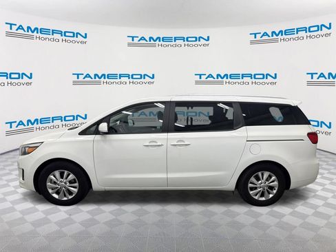 Used 2016 Kia Sedona LX w/ Option Group 020 FWD image 2