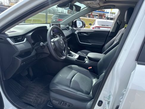 Used 2024 Toyota RAV4 XLE Premium image 9