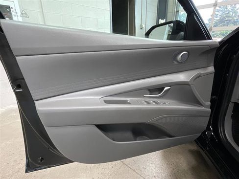 Used 2022 Hyundai Elantra SEL image 9