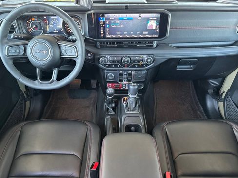 Used 2025 Jeep Wrangler Unlimited Rubicon AWD/4WD image 21