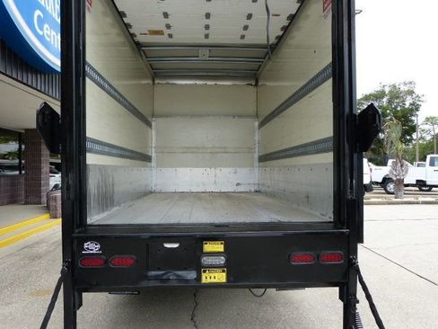 Used 2017 Chevrolet Express 3500 RWD image 21