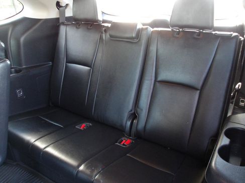 Used 2023 Toyota Highlander XLE AWD/4WD image 11