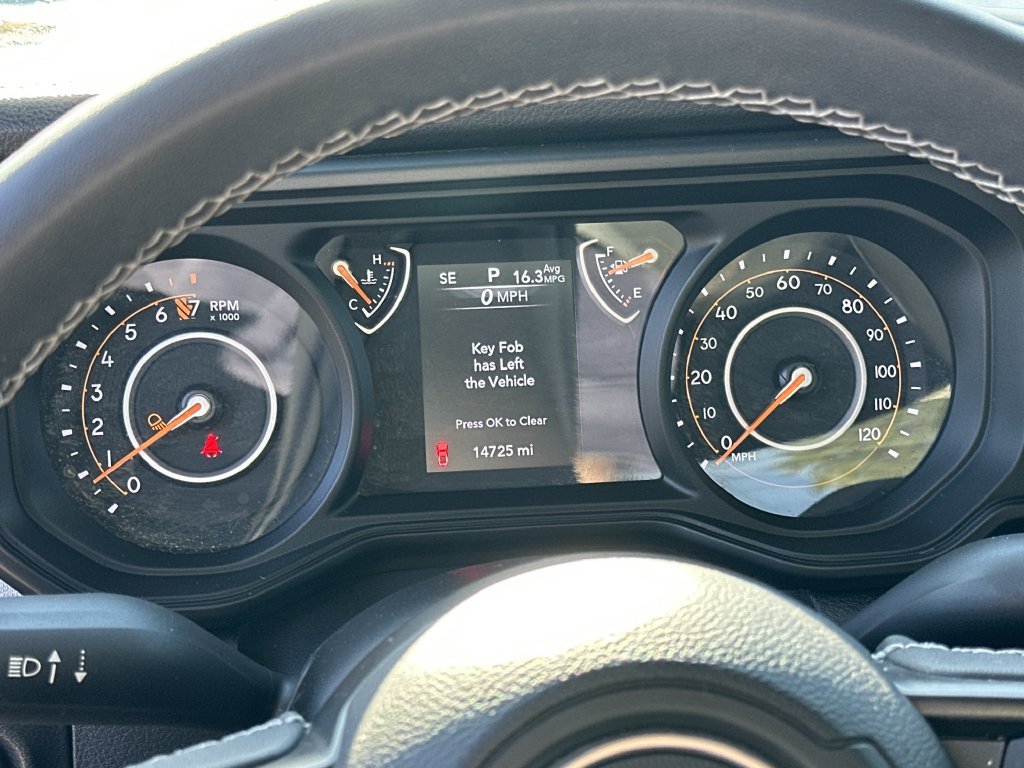 Used 2025 Jeep Gladiator Sport AWD/4WD image 13