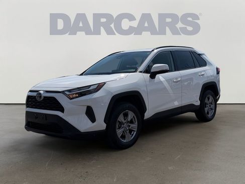 Used 2022 Toyota RAV4 XLE w/ Convenience Package image 2