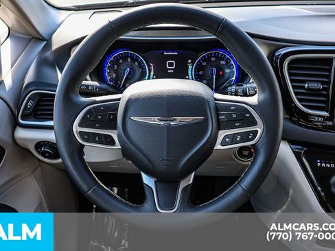 Used 2024 Chrysler Pacifica Touring-L image 33