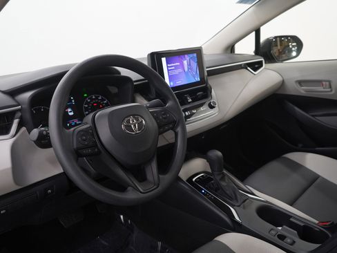Used 2025 Toyota Corolla LE image 21