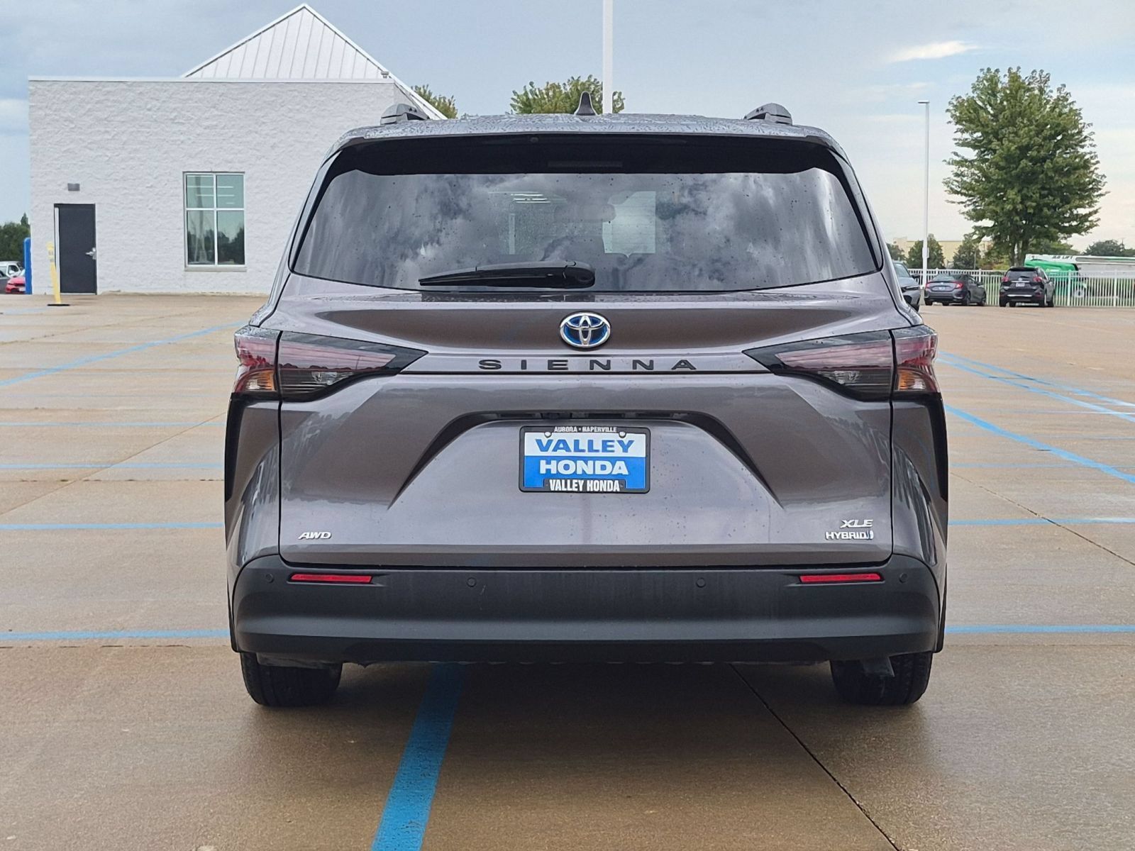 Used 2023 Toyota Sienna XLE AWD/4WD image 7