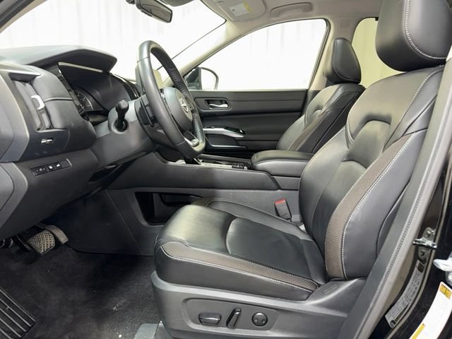 Used 2024 Nissan Pathfinder SL w/ SL Premium Package AWD/4WD image 14
