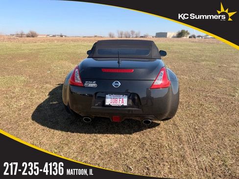 Certified 2017 Nissan 370Z Touring image 7