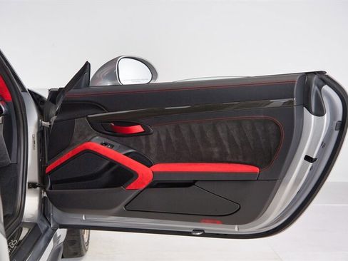 Used 2018 Porsche 911 GT2 RS image 29