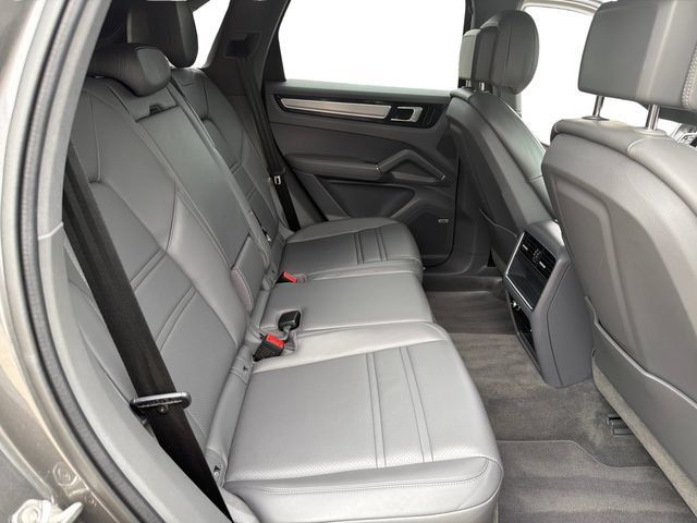Used 2020 Porsche Cayenne AWD/4WD image 22