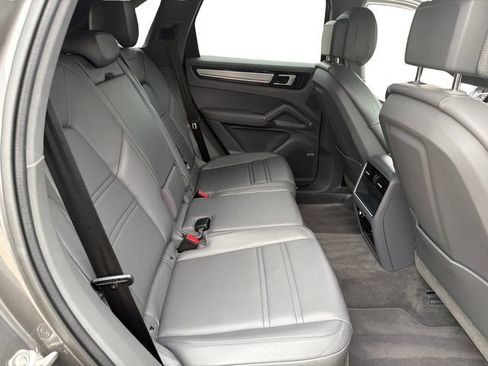 Used 2020 Porsche Cayenne AWD/4WD image 22