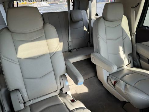 Used 2017 Cadillac Escalade Premium Luxury image 20