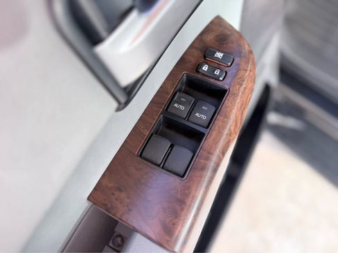 Used 2010 Toyota Sequoia Platinum image 13