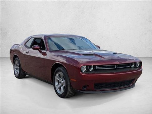 Used 2022 Dodge Challenger SXT image 3