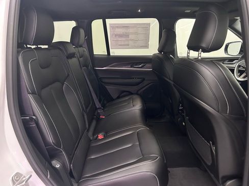 New 2025 Jeep Grand Cherokee Limited w/ Trailer Tow Package image 20