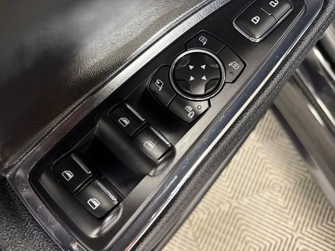 Used 2019 Lincoln Continental Select w/ Continental Climate Package FWD image 17