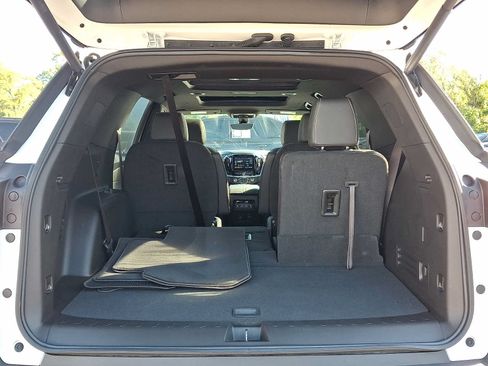 Used 2023 Chevrolet Traverse LT w/ LT Premium Package AWD/4WD image 28