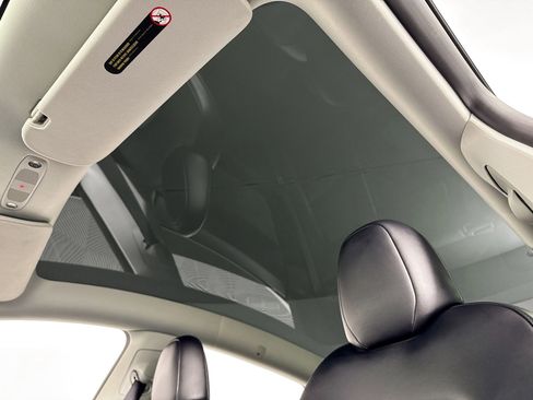 Used 2023 Tesla Model Y Long Range image 22