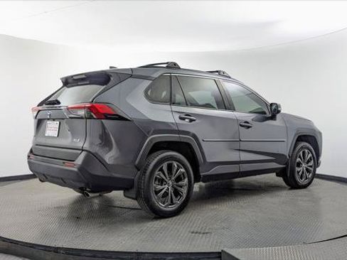 Used 2022 Toyota RAV4 XLE Premium AWD/4WD image 8