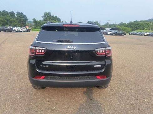 Used 2024 Jeep Compass Latitude AWD/4WD image 8