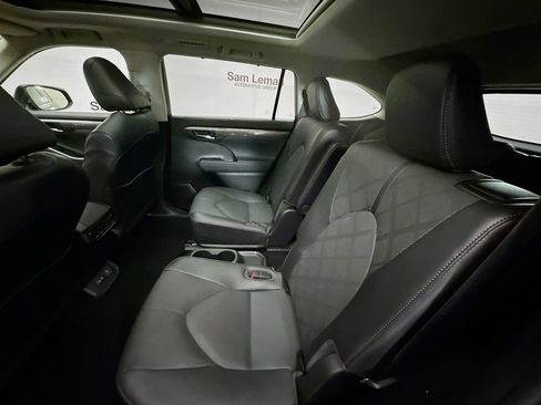 Used 2022 Toyota Highlander Platinum image 25