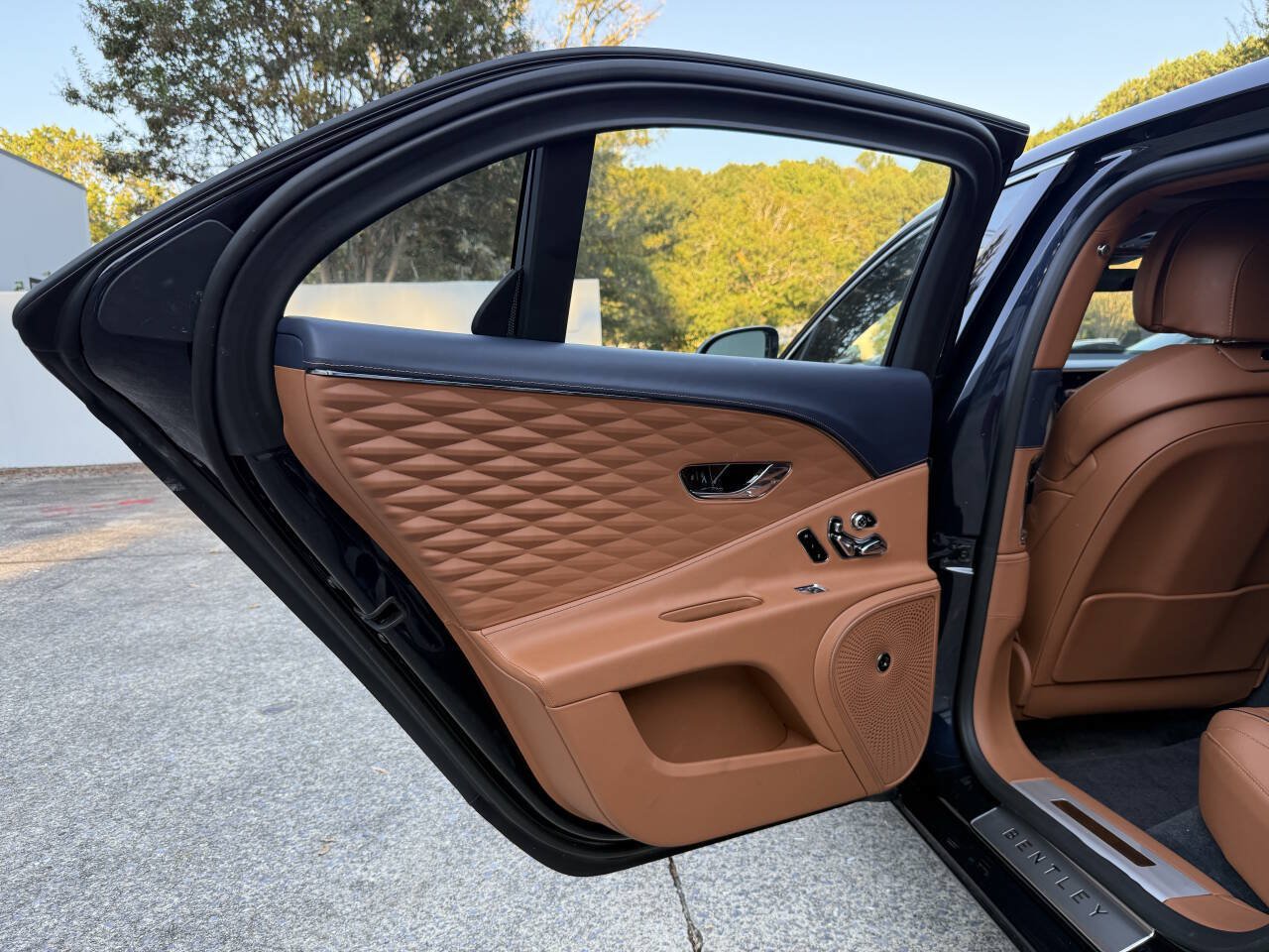 Used 2022 Bentley Flying Spur V8 AWD/4WD image 41