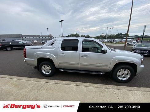 Used 2013 Chevrolet Avalanche LT w/ Suspension Package, Off-Road AWD/4WD image 4