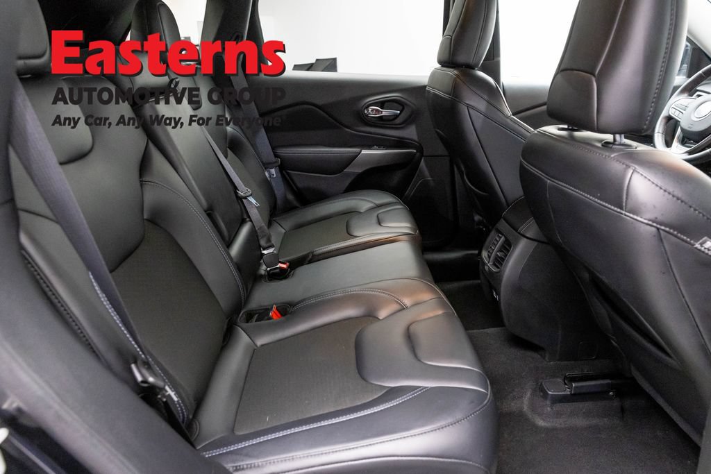 Used 2021 Jeep Cherokee Latitude Plus AWD/4WD image 24
