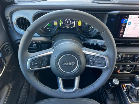 Used 2025 Jeep Wrangler Unlimited Sahara w/ Safety Group image 14