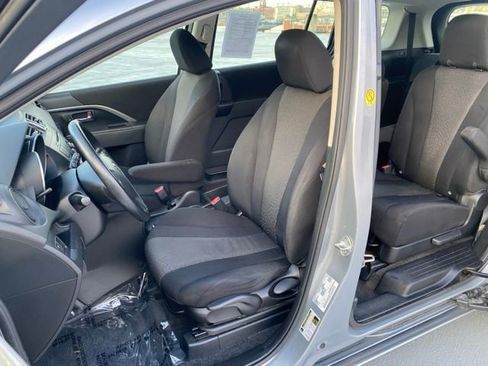 Used 2012 MAZDA MAZDA5 Sport image 15