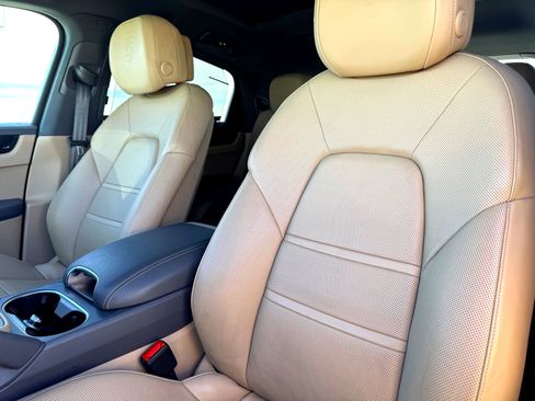 Used 2021 Porsche Cayenne S image 15