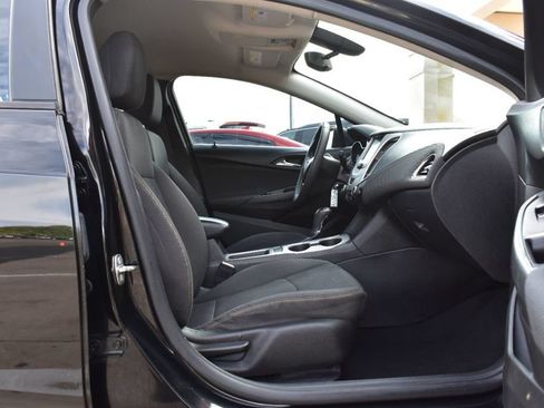 Used 2017 Chevrolet Cruze LS FWD image 16