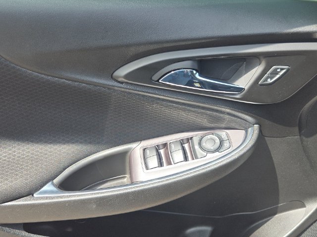Used 2018 Chevrolet Malibu LT w/ Driver Confidence Package FWD image 13