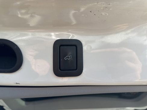 Used 2015 Toyota Highlander Limited image 11