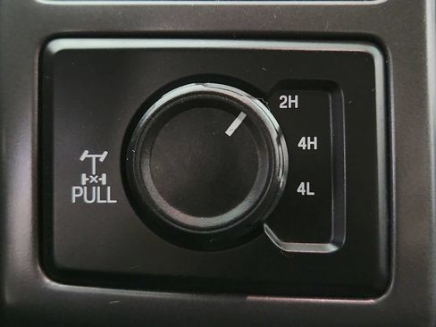 Used 2018 Ford F150 XLT w/ Equipment Group 302A Luxury AWD/4WD image 16