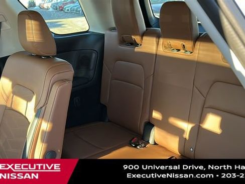 Certified 2025 Nissan Pathfinder Platinum image 21