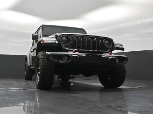 Used 2024 Jeep Gladiator Rubicon w/ Convenience Group AWD/4WD image 24