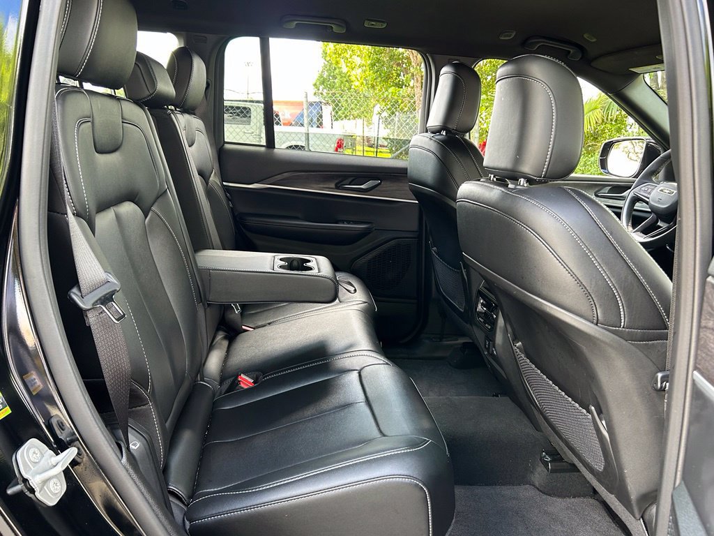 Certified 2025 Jeep Grand Cherokee Limited RWD image 39