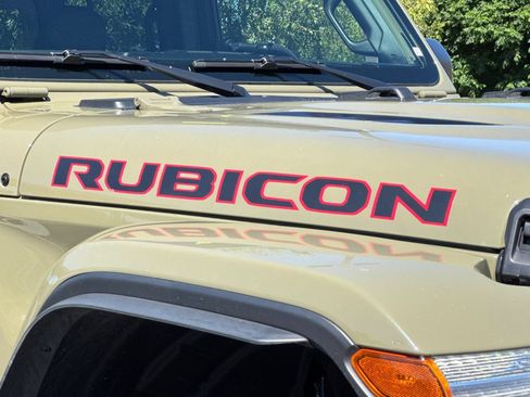 Used 2025 Jeep Wrangler Unlimited Rubicon AWD/4WD image 8