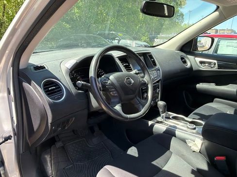 Used 2017 Nissan Pathfinder SV AWD/4WD image 13