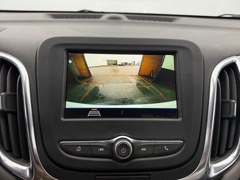 Used 2019 Chevrolet Equinox LS w/ LS Convenience Package AWD/4WD image 18