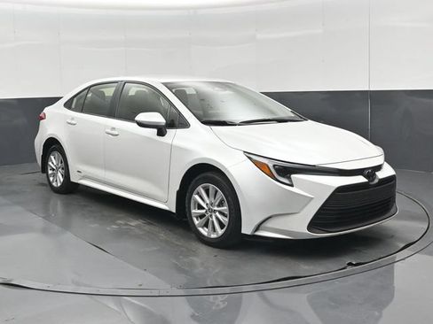 Used 2026 Toyota Corolla LE w/ LE Premium Package AWD/4WD image 32