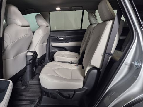 New 2026 Toyota Grand Highlander FWD image 30