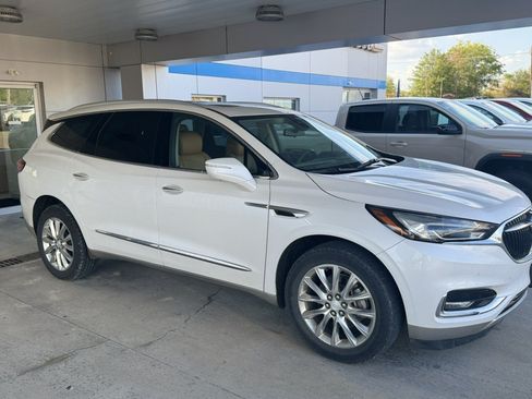 Used 2018 Buick Enclave Premium w/ Experience Buick Package AWD/4WD image 2