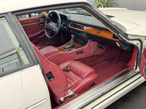 Used 1989 Jaguar XJS V12 Coupe RWD image 29