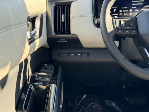 New 2026 Nissan Pathfinder SL image 25