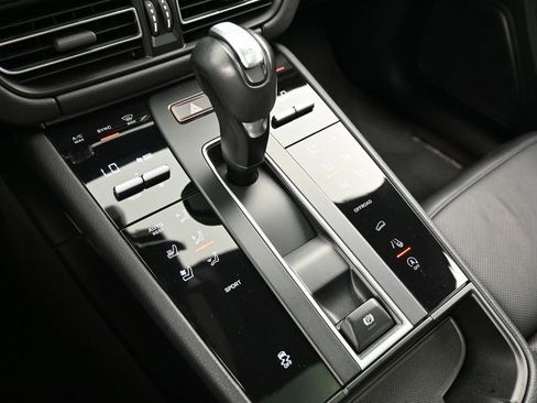 Certified 2023 Porsche Macan Turbo AWD/4WD image 21