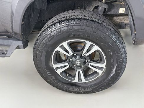Used 2019 Toyota Tacoma TRD Sport image 31